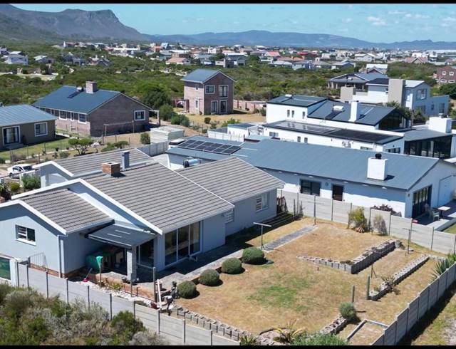 4 BEDROOM HOUSE FOR SALE IN KLEINBAAI